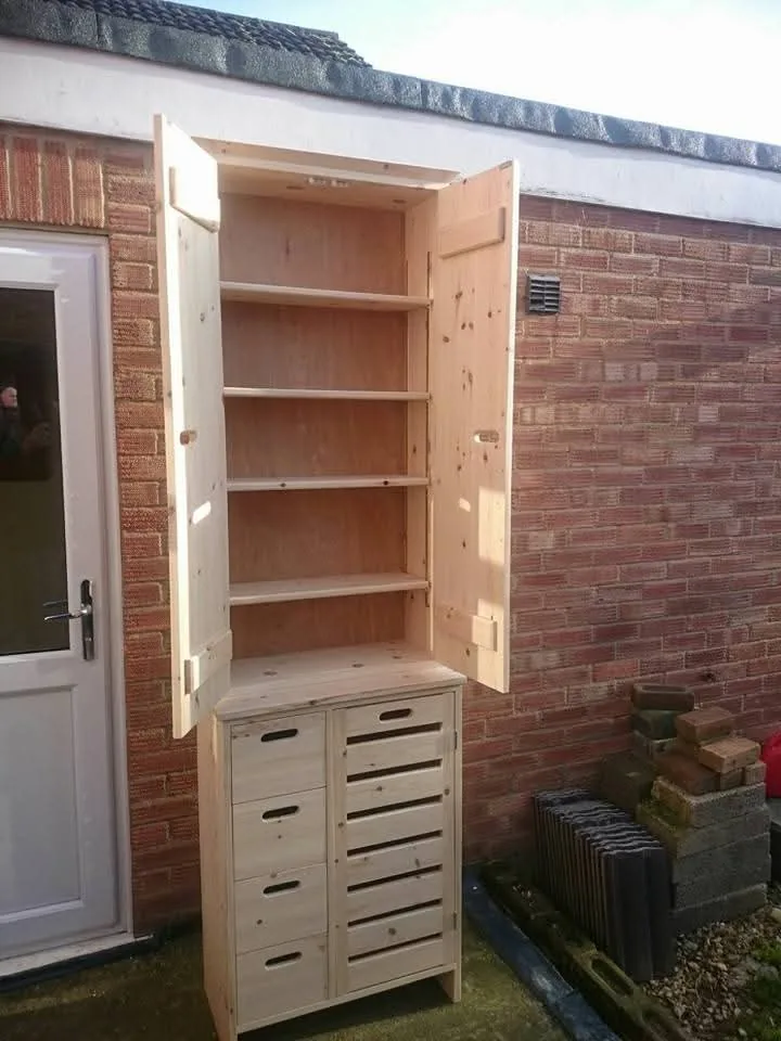 Bespoke fitted joinery in a Gloucestershire home