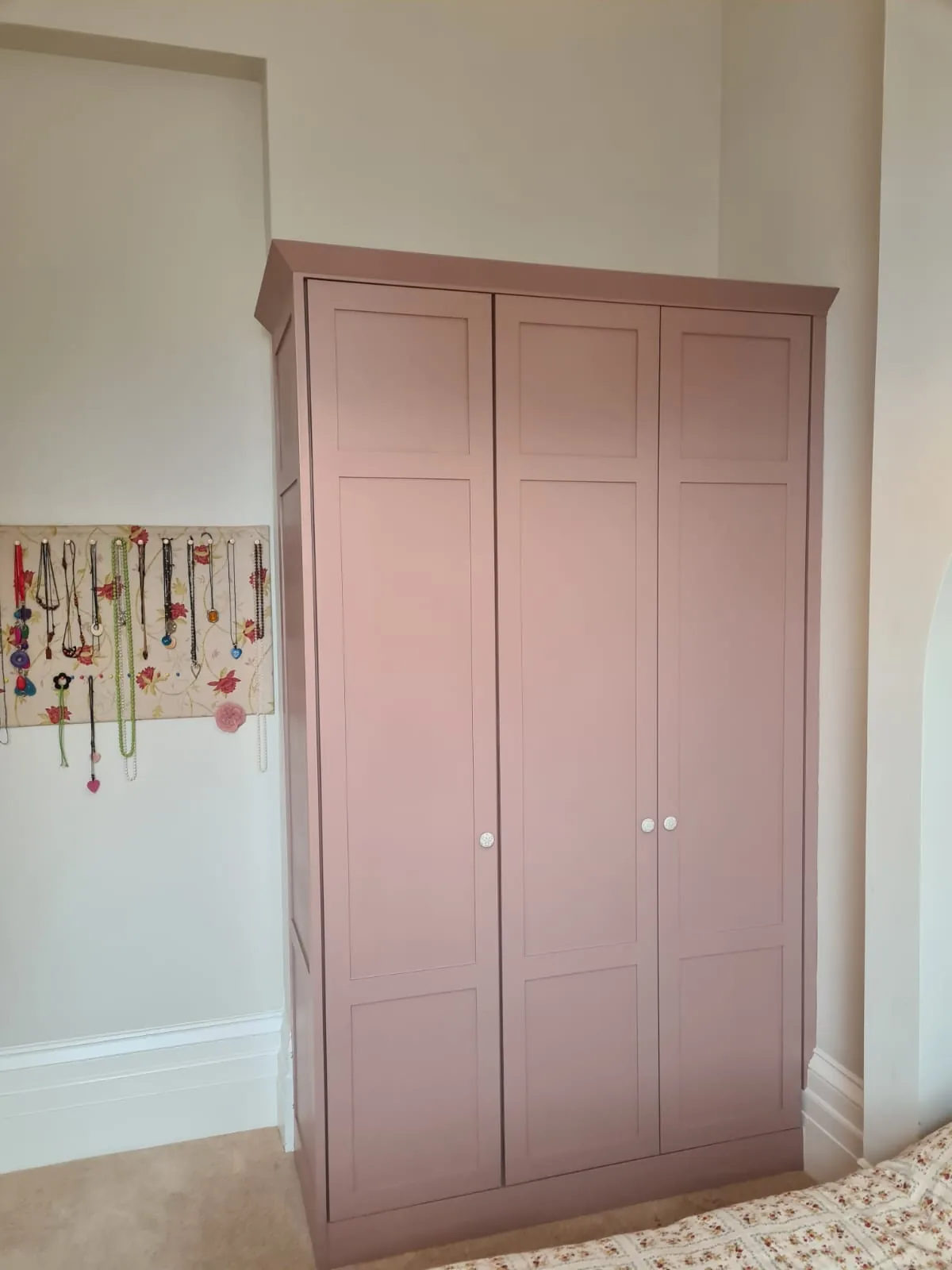 Made-to-measure fitted wardrobe in a Gloucestershire bedroom